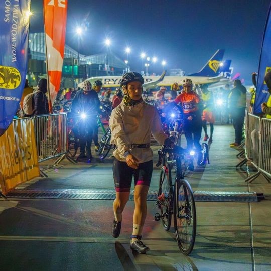 nocny duathlon 2025 na lotnisku w Gdańsku
