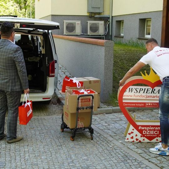 biblioteczka w Szpitalu Dziecięcym Polanki w Gdańsku