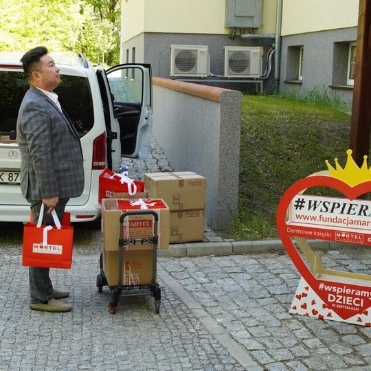 biblioteczka w Szpitalu Dziecięcym Polanki w Gdańsku