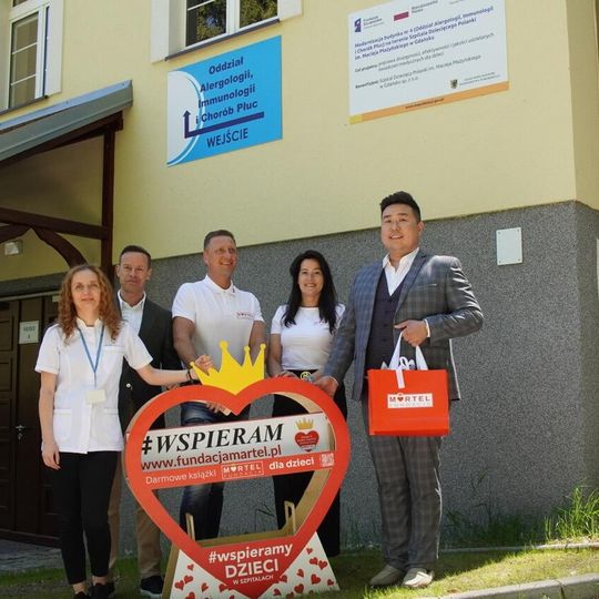 biblioteczka w Szpitalu Dziecięcym Polanki w Gdańsku