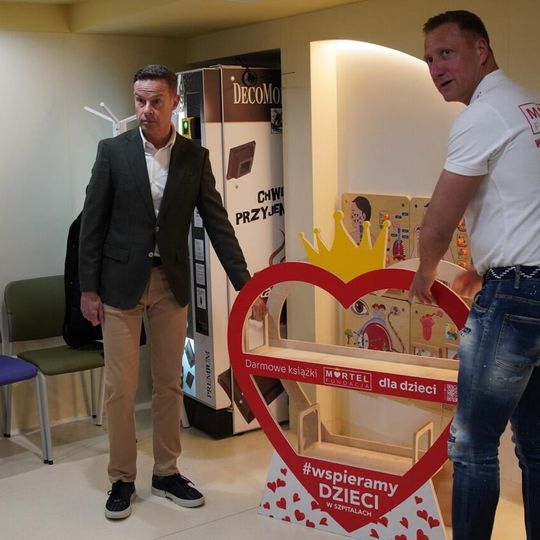 biblioteczka w Szpitalu Dziecięcym Polanki w Gdańsku