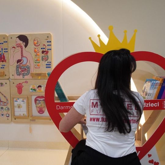 biblioteczka w Szpitalu Dziecięcym Polanki w Gdańsku