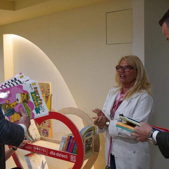 biblioteczka w Szpitalu Dziecięcym Polanki w Gdańsku