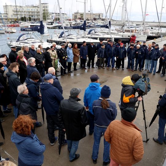 odsłonięcie tablicy Bohdana Sienkiewicza w Alei Żeglarstwa Polskiego w Gdyni