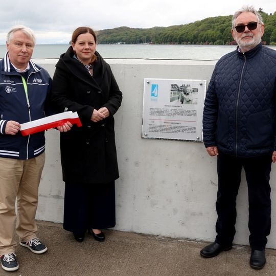 odsłonięcie tablicy Bohdana Sienkiewicza w Alei Żeglarstwa Polskiego w Gdyni