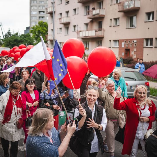Korale Mocy w Gdańsku. Joanna Senyszyn na czele pochodu KOD