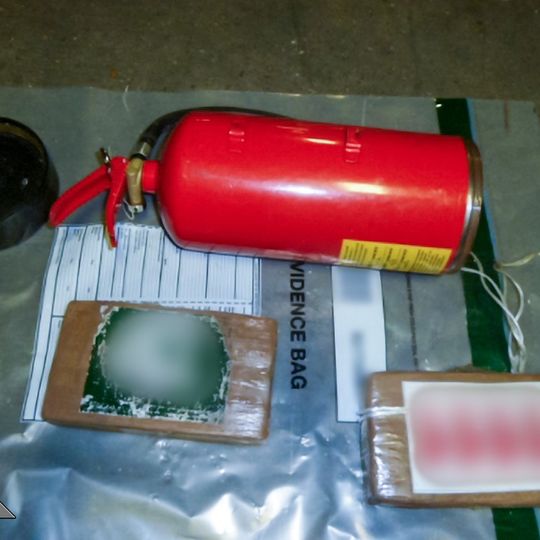 zabezpieczone narkotyki i pieniądze