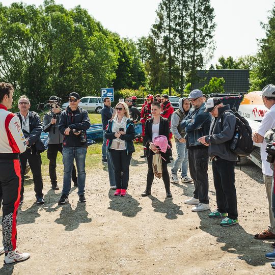 Bartłomiej Marszałek na spotkaniu z dziennikarzami w Nadolu