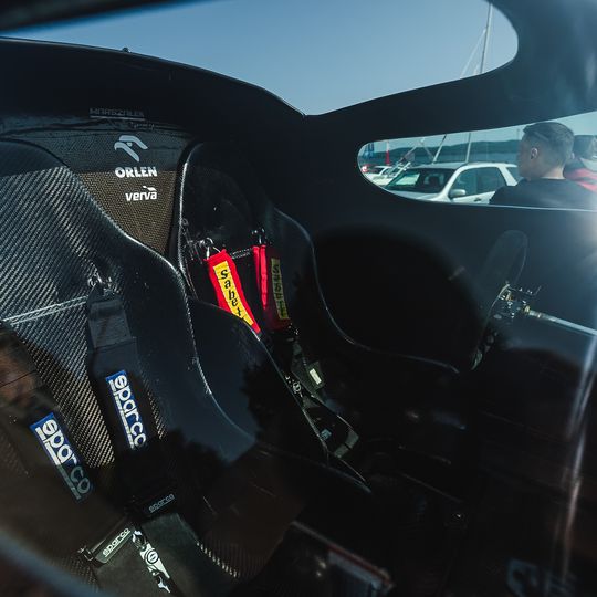 Bartłomiej Marszałek na spotkaniu z dziennikarzami w Nadolu