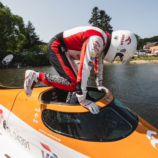 Bartłomiej Marszałek na spotkaniu z dziennikarzami w Nadolu