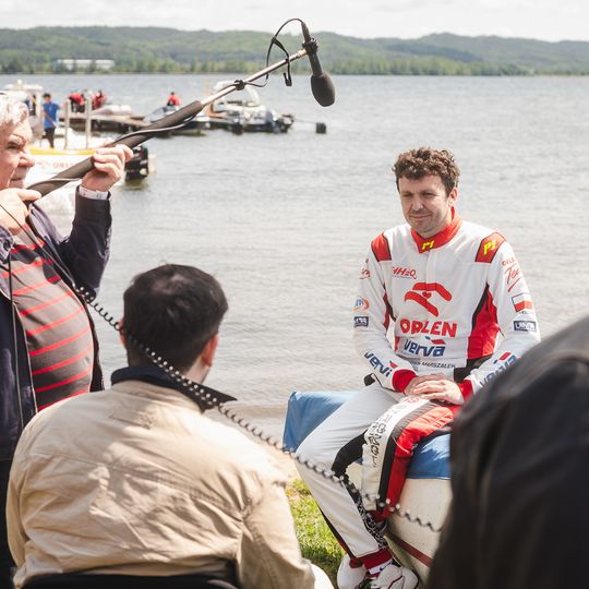 Bartłomiej Marszałek na spotkaniu z dziennikarzami w Nadolu