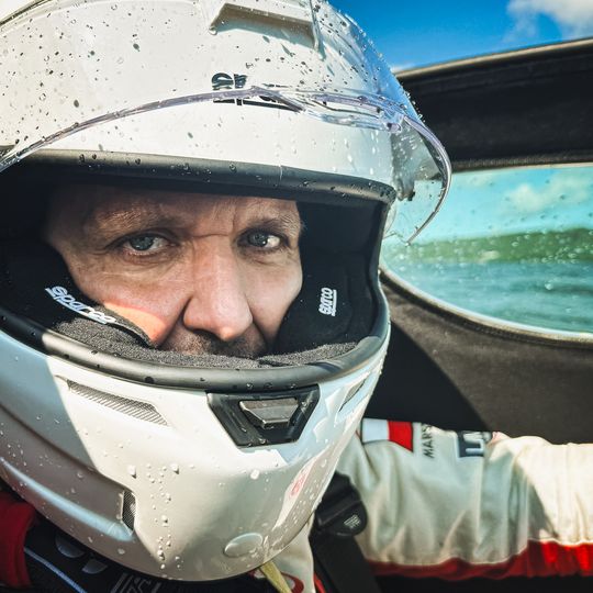 Bartłomiej Marszałek na spotkaniu z dziennikarzami w Nadolu