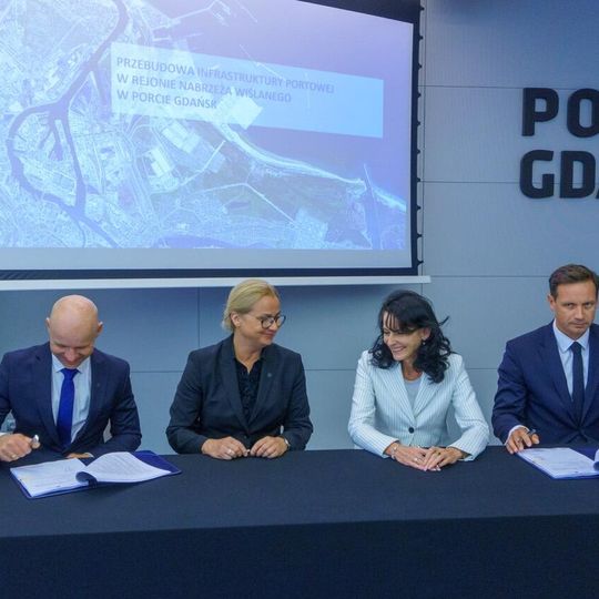 Podpisanie umów na przebudowę nabrzeża Wiślanego i budowę Gdańskiego Agro Terminalu w Porcie Gdańsk