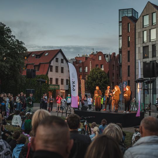 FETA 2025 w Gdańsku rozpoczęta! Magiczne opowieści i teatr pod gołym niebem