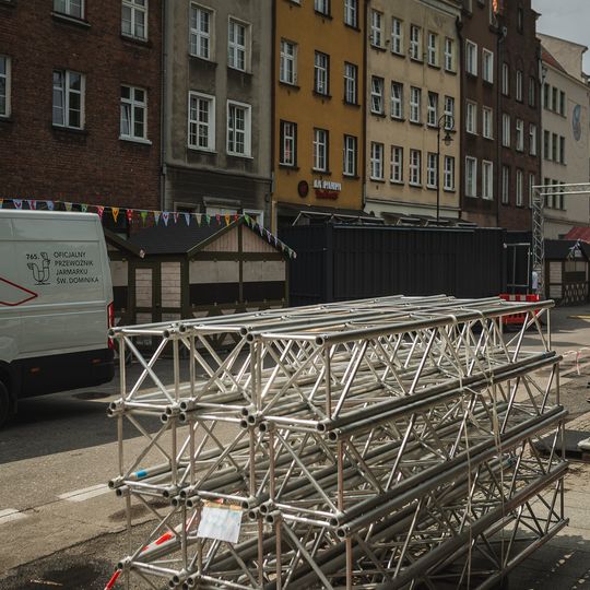 przygotowania do Jarmarku Świętego Dominika 2025 w Gdańsku