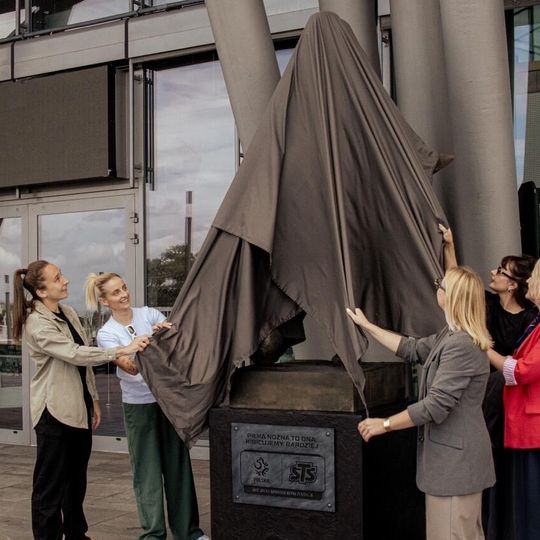 pomnik kobiecej piłki nożnej w Gdańsku