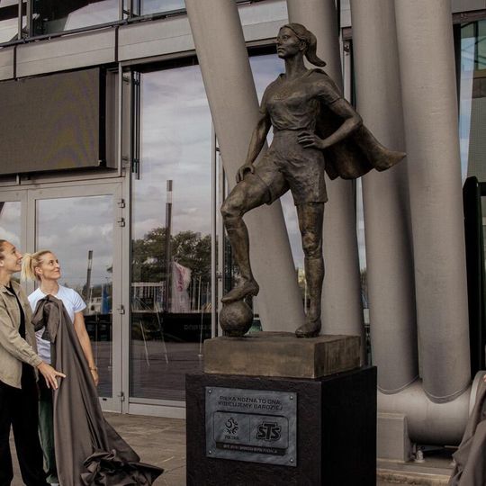 pomnik kobiecej piłki nożnej w Gdańsku