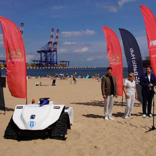 BeBot – nowoczesny robot sprzątający plażę w Gdańsku-Stogach