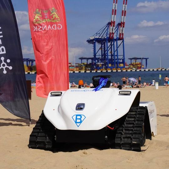 BeBot – nowoczesny robot sprzątający plażę w Gdańsku-Stogach