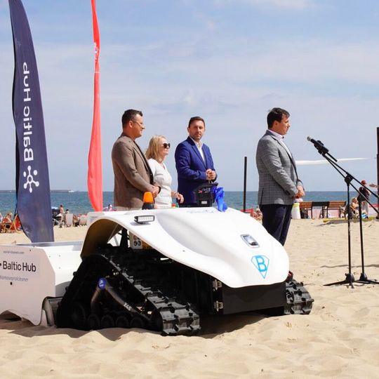 BeBot – nowoczesny robot sprzątający plażę w Gdańsku-Stogach