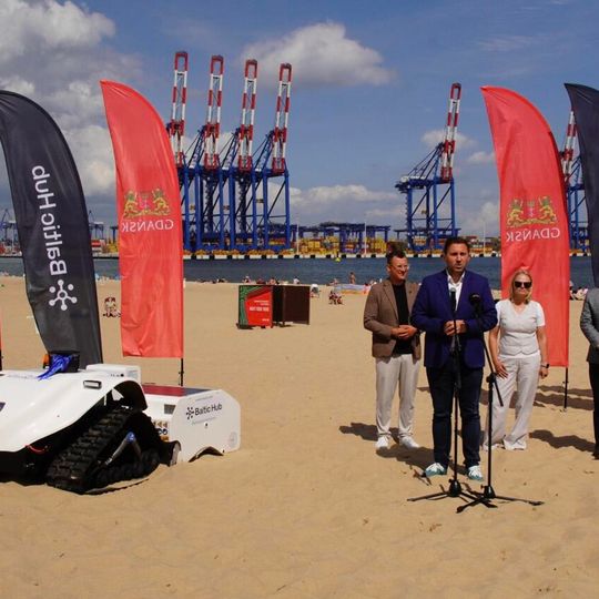 BeBot – nowoczesny robot sprzątający plażę w Gdańsku-Stogach