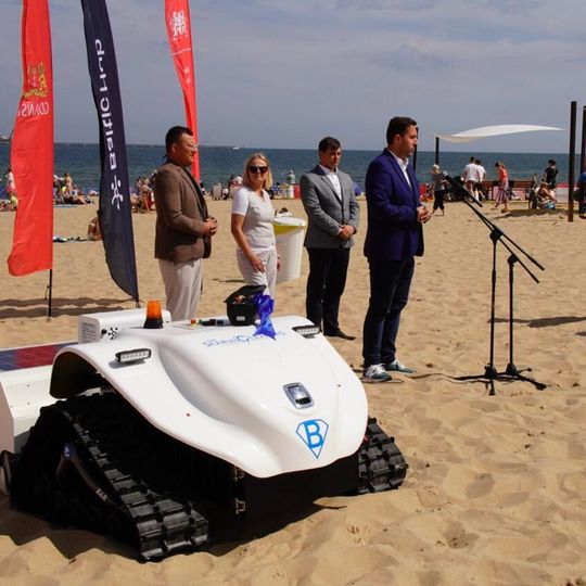 BeBot – nowoczesny robot sprzątający plażę w Gdańsku-Stogach