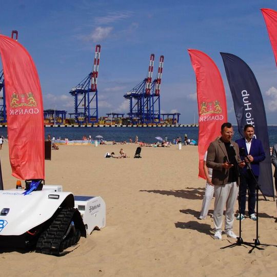 BeBot – nowoczesny robot sprzątający plażę w Gdańsku-Stogach