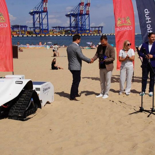 BeBot – nowoczesny robot sprzątający plażę w Gdańsku-Stogach