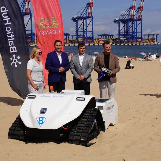 BeBot – nowoczesny robot sprzątający plażę w Gdańsku-Stogach