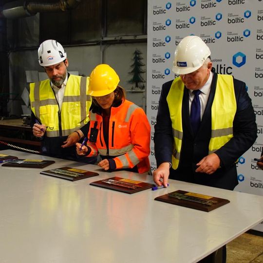 pierwsze cięcie stali na konstrukcje dla morskiej farmy wiatrowej Baltica 2