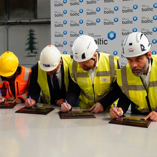 pierwsze cięcie stali na konstrukcje dla morskiej farmy wiatrowej Baltica 2