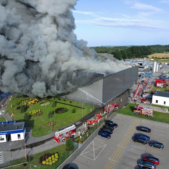 Kawle: Pożar zakładów mięsnych. Na miejscu dziesiątki zastępów straży!