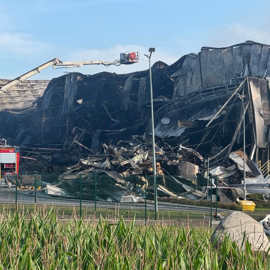 Kawle: Trwa dogaszanie wielkiego pożaru zakładów mięsnych
