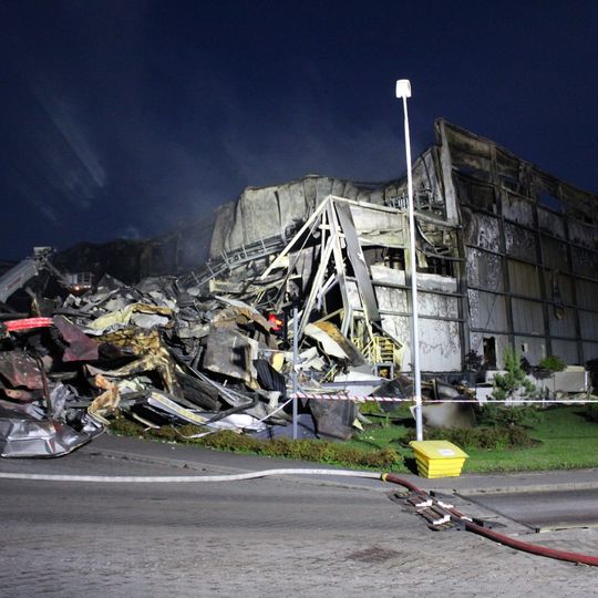 Pożar w Kawlach. Akcja wciąż trwa - poszukiwania ratownika również