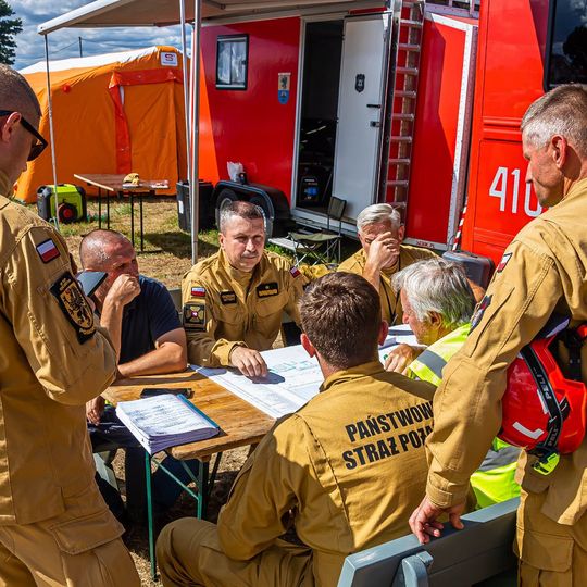 Kawle: Kolejny dzień poszukiwań strażaka i dogaszania pożaru