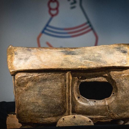 Prezentacja urny domkowej sprzed 2600 lat w Gdańsku