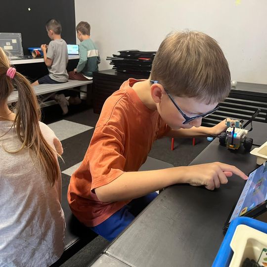 „Wakacyjne Misje Odkrywców – półkolonie z przygodą, pasją i ORLENEM”