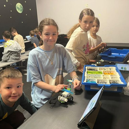 „Wakacyjne Misje Odkrywców – półkolonie z przygodą, pasją i ORLENEM”