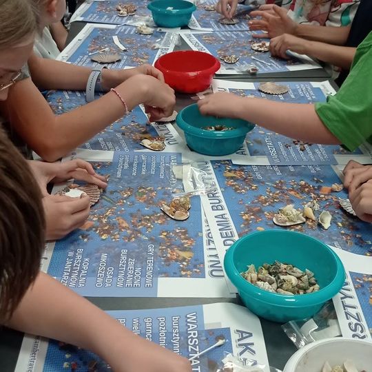 „Wakacyjne Misje Odkrywców – półkolonie z przygodą, pasją i ORLENEM”