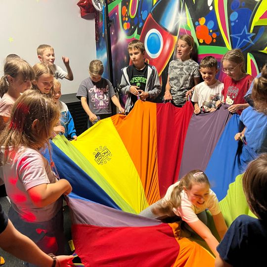 „Wakacyjne Misje Odkrywców – półkolonie z przygodą, pasją i ORLENEM”