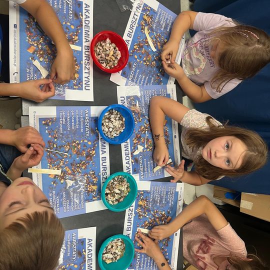 „Wakacyjne Misje Odkrywców – półkolonie z przygodą, pasją i ORLENEM”