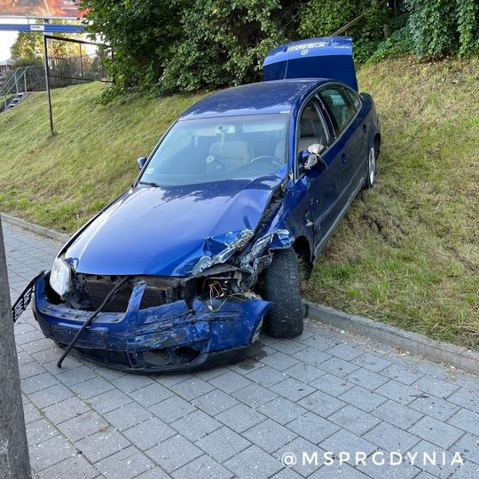 wypadek na skrzyżowaniu ulic Wielkopolskiej i Łowickiej w Gdyni