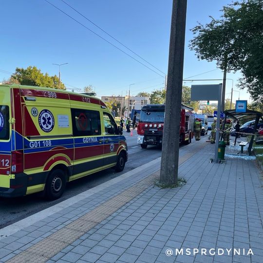 wypadek na skrzyżowaniu ulic Wielkopolskiej i Łowickiej w Gdyni