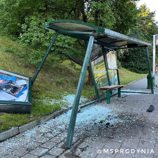 wypadek na skrzyżowaniu ulic Wielkopolskiej i Łowickiej w Gdyni