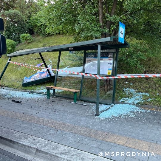 wypadek na skrzyżowaniu ulic Wielkopolskiej i Łowickiej w Gdyni