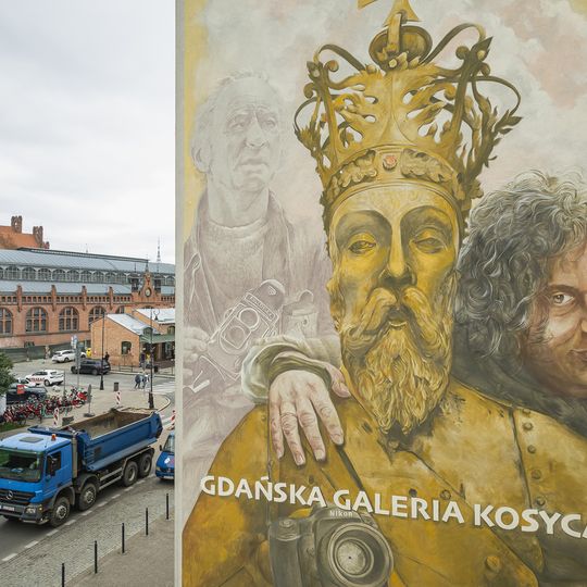 Mural Kosycarzy w Gdańsku. Legendy gdańskiej fotografii na ścianie kamienicy