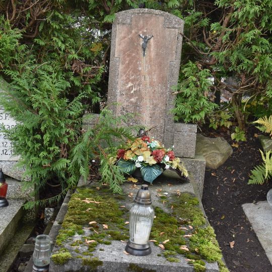 Zasłużeni dla powiatu i Kaszub. Spoczywają na kartuskich cmentarzach