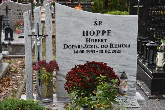 Zasłużeni dla powiatu i Kaszub. Spoczywają na kartuskich cmentarzach