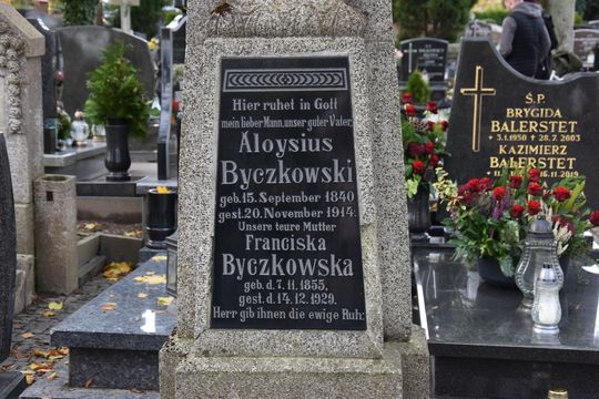 Zasłużeni dla powiatu i Kaszub. Spoczywają na kartuskich cmentarzach