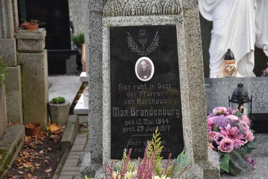 Zasłużeni dla powiatu i Kaszub. Spoczywają na kartuskich cmentarzach